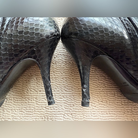 YSL Saint Laurent Black Crocodile Embossed Ankle Boots Side Zip Pointy Toe 37.5 - Picture 6 of 14